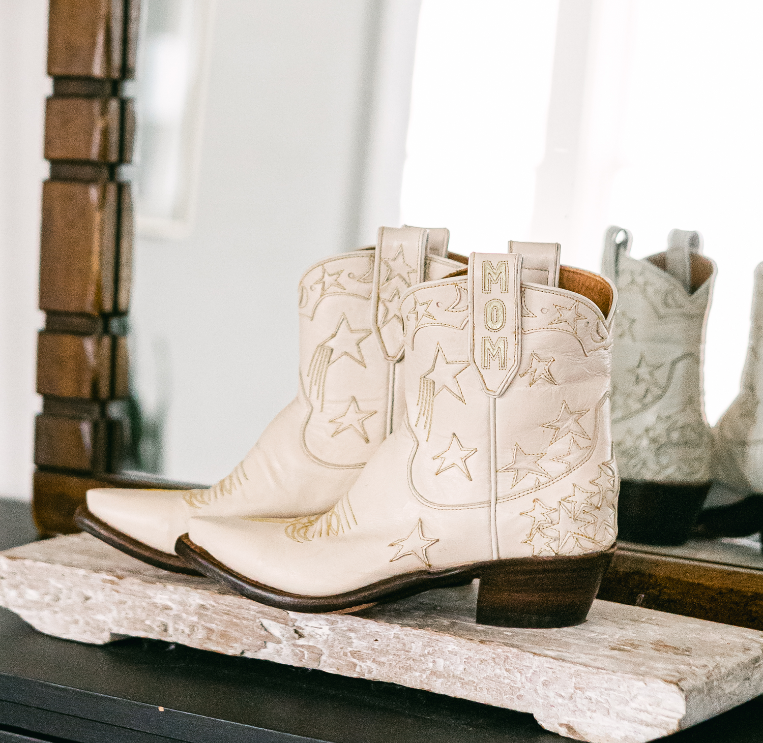 Custom embroidered cowboy boots hotsell